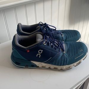 On cloud cloudtec shoes